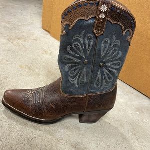 Ariat size 7.5 cowboy boot